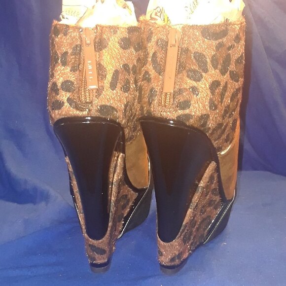 Pony Hair LEOPARD COMBO /  PATENT LEATHER COLOR BLOCKED WEDGE - Picture 3 of 7